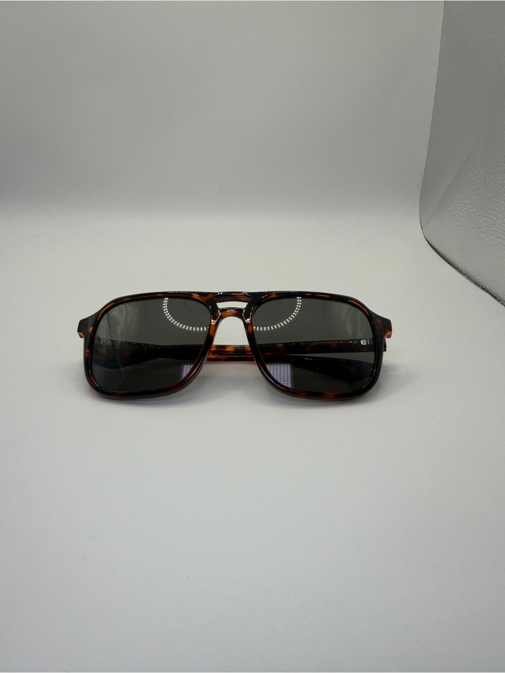 Uniqlo Double Bridge Tortoiseshell Frame Sunglasses with Dark Gray Lenses - Picture 9 of 9